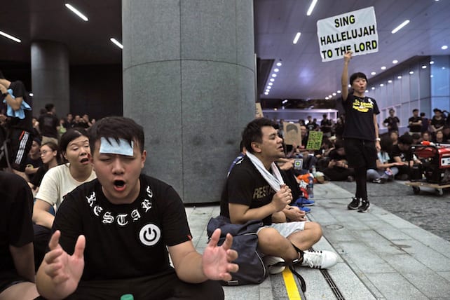 Cristãos entoam 'cantem aleluia ao Senhor' e participam de protestos em Hong Kong. (Foto: Reprodução/Church Liders)