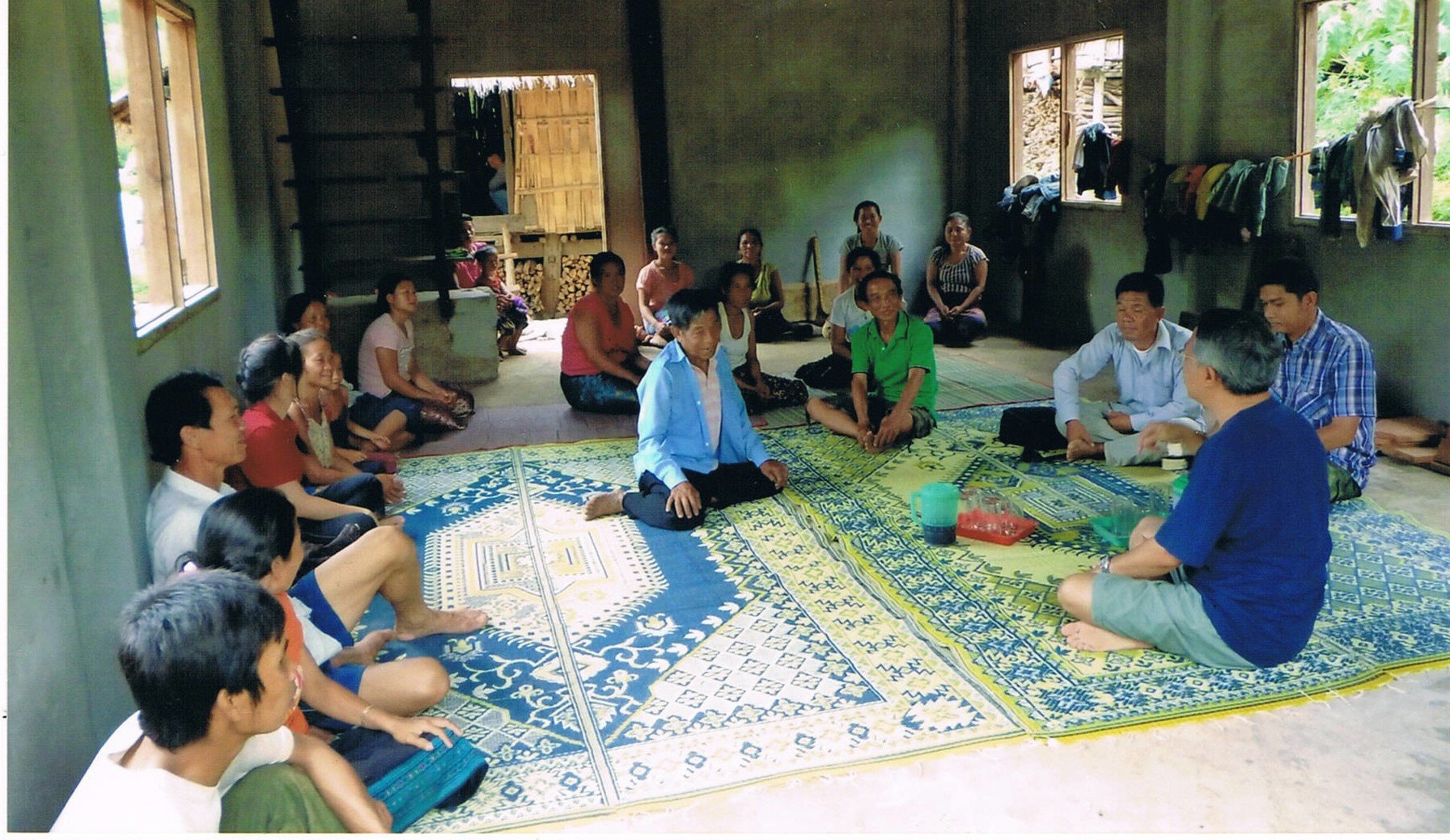 Igreja de Cristo na vila de Ban Na Ang, província de Luang Prabang, reunida com os membros para estudo bíblico de duas horas. (Foto: Reprodução/Netherwoodpark)