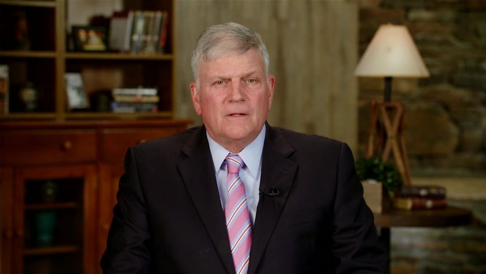 Franklin Graham é filho do saudoso evangelista "Billy Graham" e atual presidente da associação evangelística fundada pelo pai. (Foto: Christian Broadcast Network)