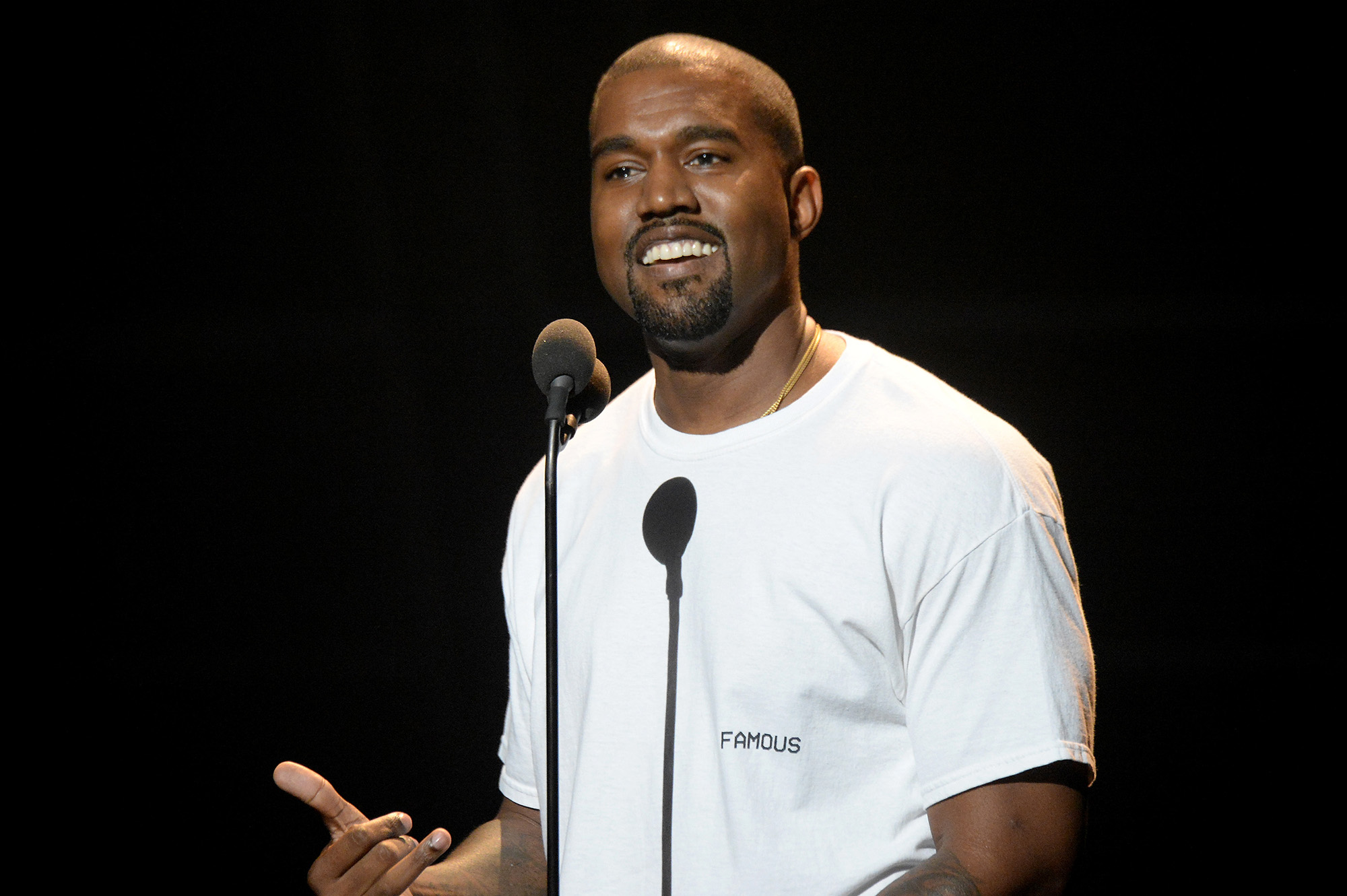 Kanye West se apresenta no MTV Video Music Awards de 2016, em Nova York. (Foto: Jeff Kravitz/FilmMagic) 