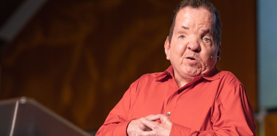Dorsey nasceu com síndrome de Apert, mas superou a deficiência e se tornou um evangelista. (Foto: Dorsey Ross Ministries)
