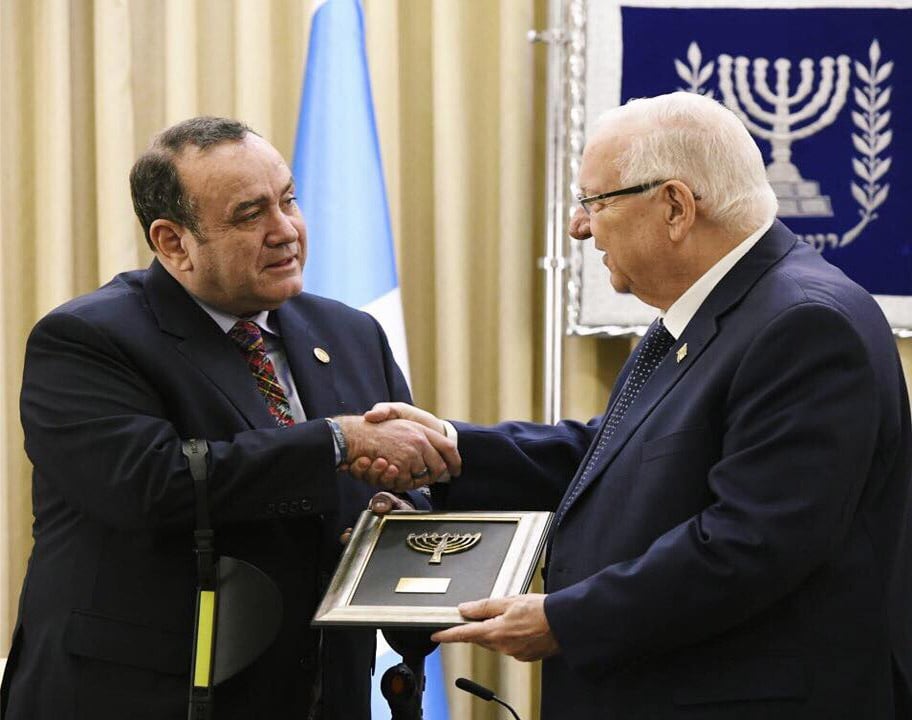 Presidente eleito da Guatemala, Alejandro Giammattei e o presidente israelense Reuven Rivlin. (Foto: Alejandro Giammattei)