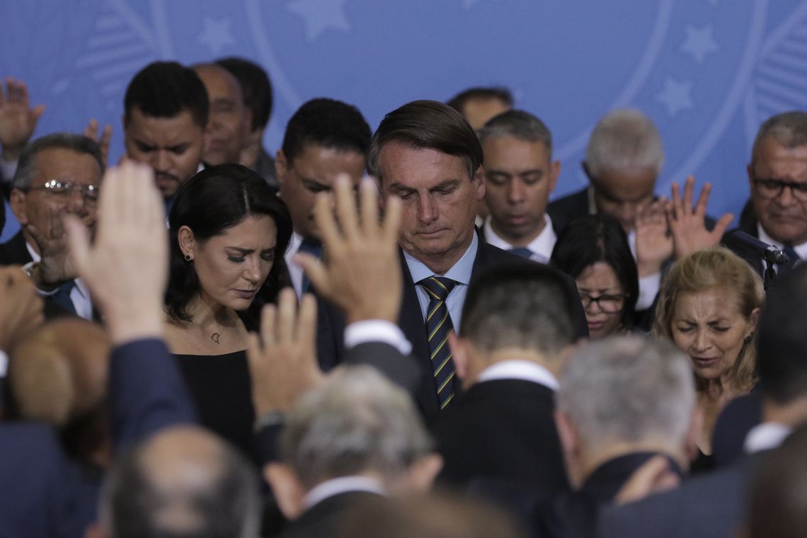 O presidente Jair Bolsonaro e a primeira-dama Michelle participam de um culto de ação de graças no Palácio do Planalto. (Foto: Reprodução/EBC)