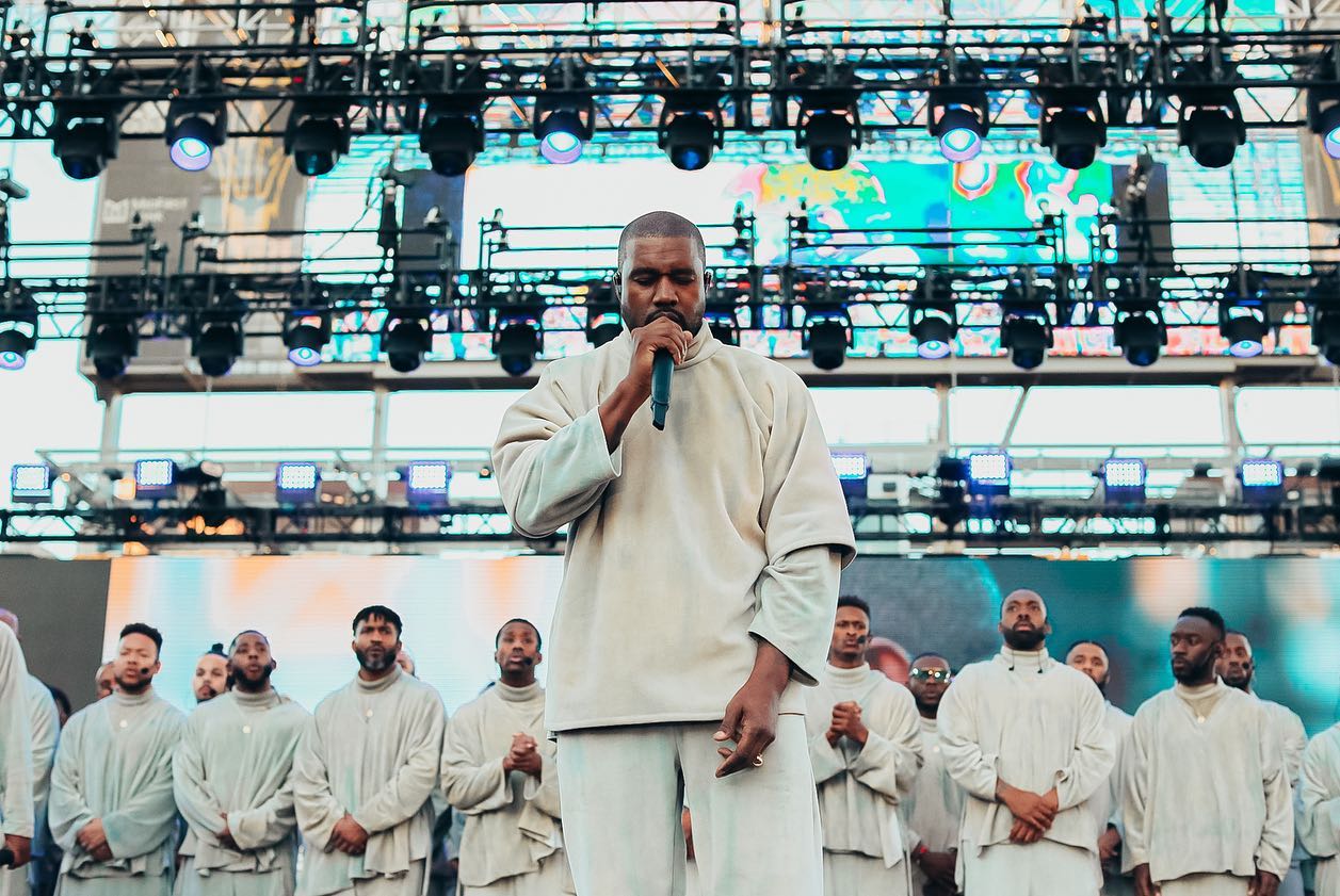 Kanye West compartilhou seu testemunho na conferência Awaken 2020, no estádio Sun Devil, em Arizona. (Foto: Awaken 2020)