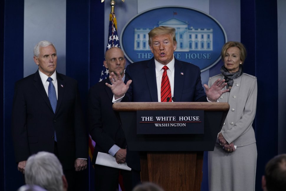 Trump anunciou medicamentos que podem ajudar no tratamento do coronaví)rus. (Foto: EVAN VUCCI/AP Photo