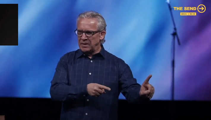 Pastor Bill Johnson em mensagem transmitida no The Send Brasil online. (Foto: Reprodução/YouTube)