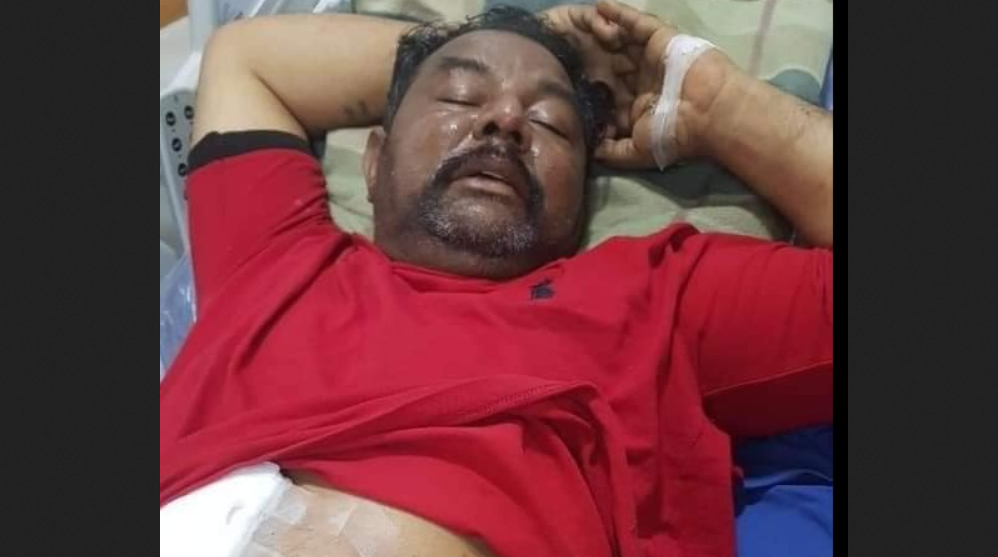 Nadeem Joseph após ser ferido a bala por muçulmanos. (Foto: Reprodução / Herald Malaysia)