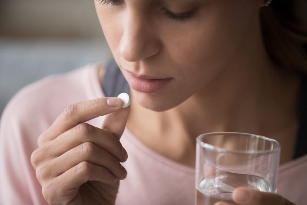 Reino Unido aprovou provisoriamente o uso de pílulas abortivas em casa para que mulheres não precisem ir a clínicas para realizar o procedimento. (Foto: Getty Images)