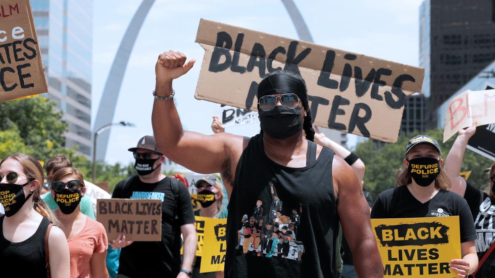 Militantes do movimento Black Lives Matter. (Foto: AP Photo/Jeff Roberson)