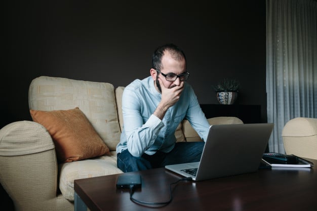 A pandemia do coronavírus tem elevado as buscas por palavras como "salvação", "Jesus" e "Deus" na internet. (Foto: Freepik)