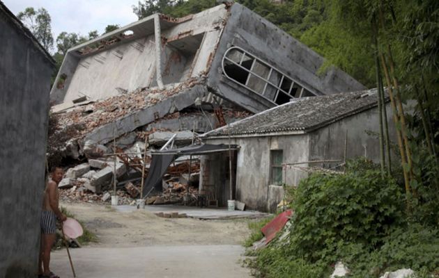 Igreja é demolida em Wenzhou, na China. (Foto: AP Photo, Didi Tang)