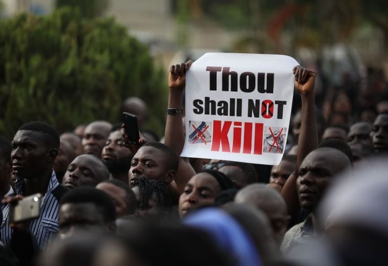 Cristãos protestam contra a intolerância religiosa na Nigéria. (Foto: AFP via Getty Images/KOLA SULAIMON)