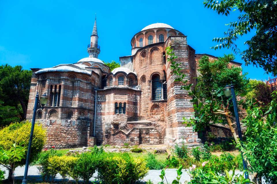 Igreja Ortodoxa de São Salvador tem importância histórica para a Turquia e terá suas pinturas cristãs e afrescos encobertos para se transformar em Mesquita. (Foto: kathimerini)