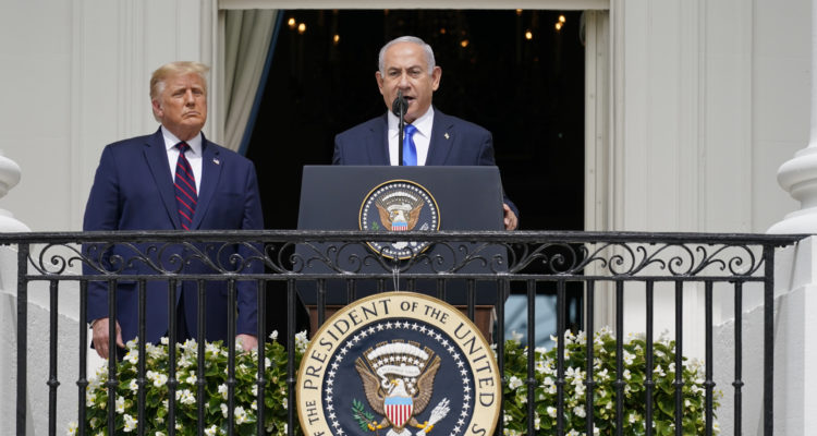 O primeiro-ministro Benjamin Netanyahu fala durante a cerimônia de assinatura do Acordo de Abraão, em 15 de setembro de 2020, na Casa Branca. (Foto: AP / Alex Brandon)