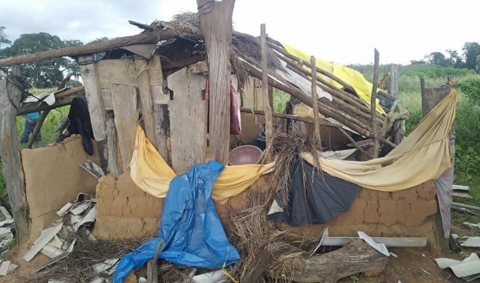 Casa simples de cristãos que foi destruída pelo vandalismo Hindutva. (Reprodução / AsiaNews)