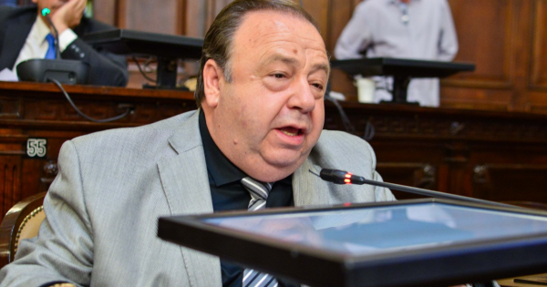 O senador Héctor Bonarrico, da província argentina de Mendoza, apresentou o projeto. (Foto: Reprodução / Mendoza Post)