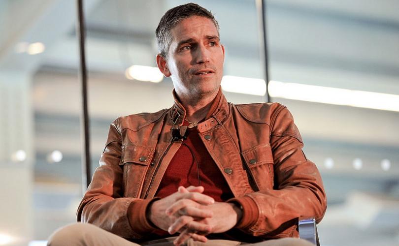 Jim Caviezel alertou cristãos sobre a importância de se estar preparado para uma perseguição em massa. (Foto: D Dipasupil / Getty Images)