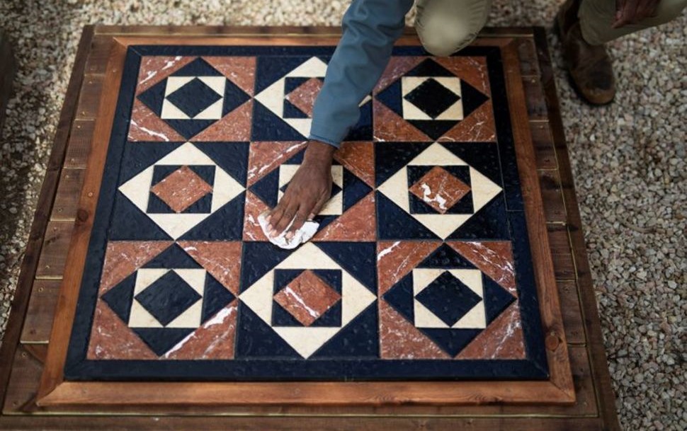 Réplica do piso, recriado por arqueólogos, em Jerusalém. (Foto: reprodução / WionNews)