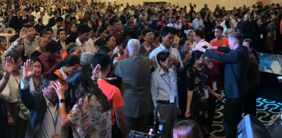 Winston Bui visita o Vietnã onde ministra frequentemente. (Foto: Reprodução / AG News)