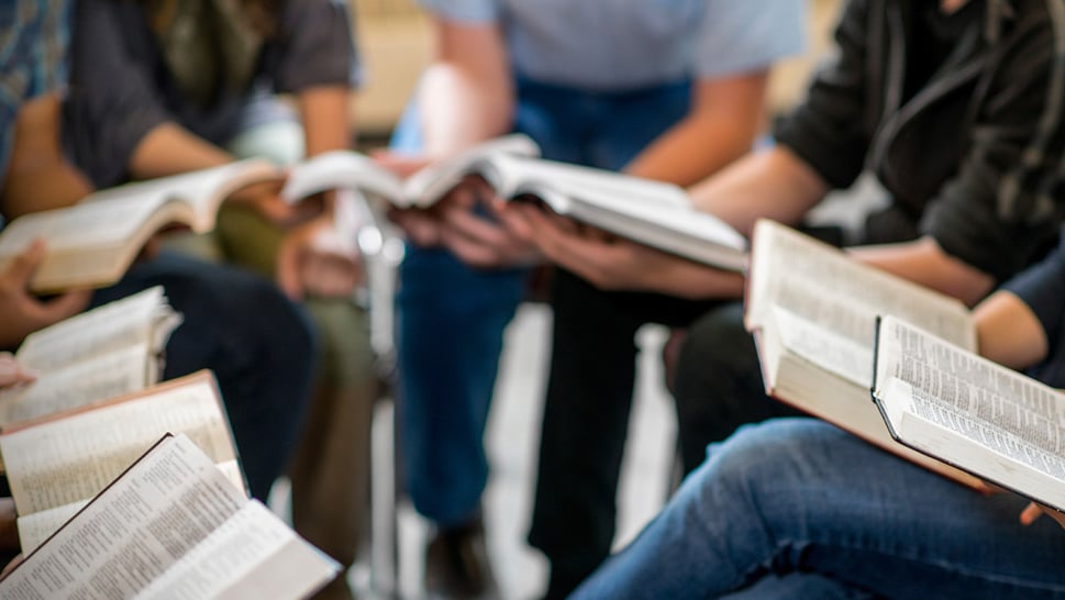 Leitura da Bíblia cresce desde o início da pandemia no Reino Unido - Guiame
