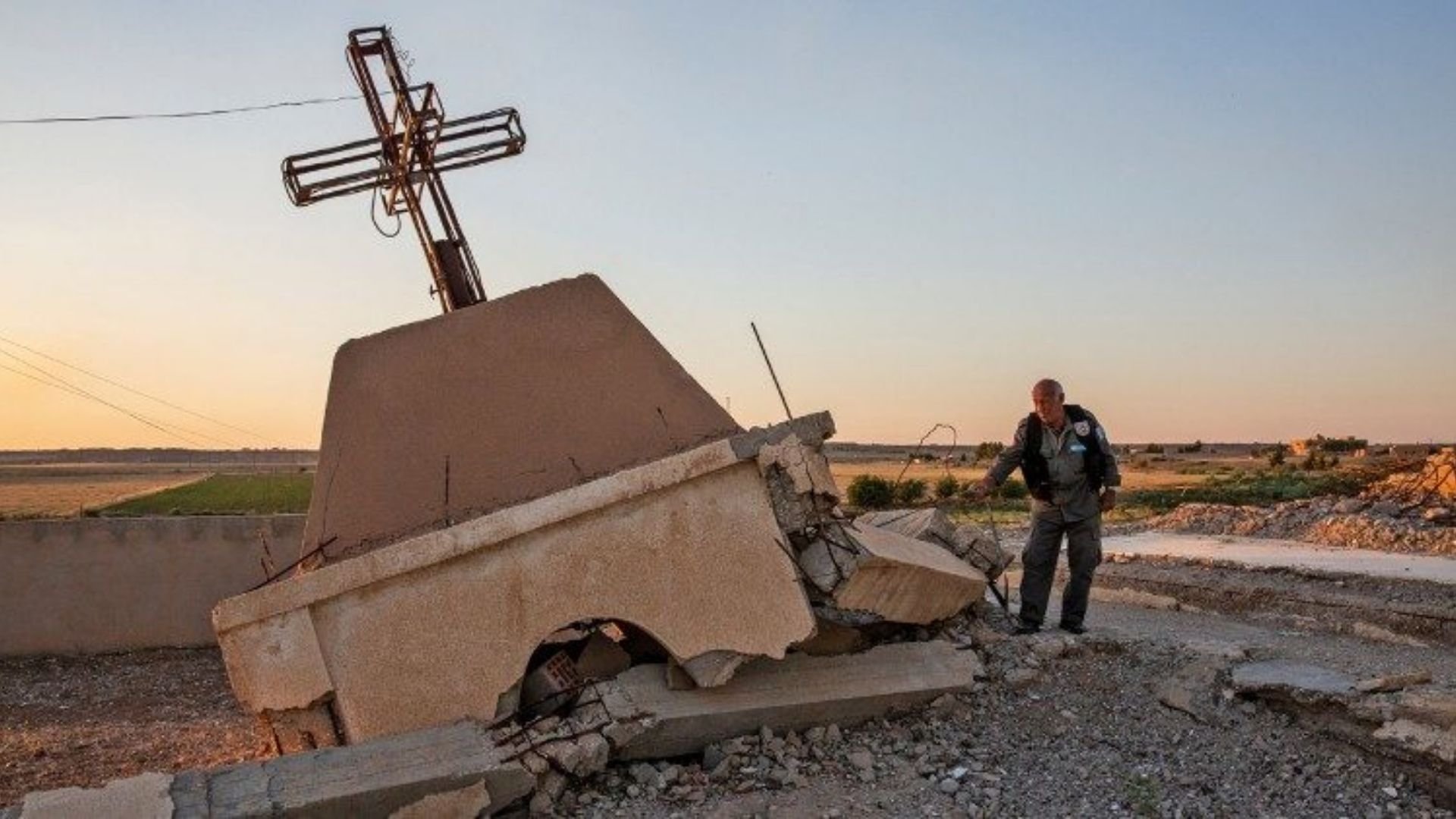 Uma igreja cristã destruída perto de Tal Tamer no norte da Síria, controlado pelos curdos. (Foto: Ivor Priclett/The New York Times)