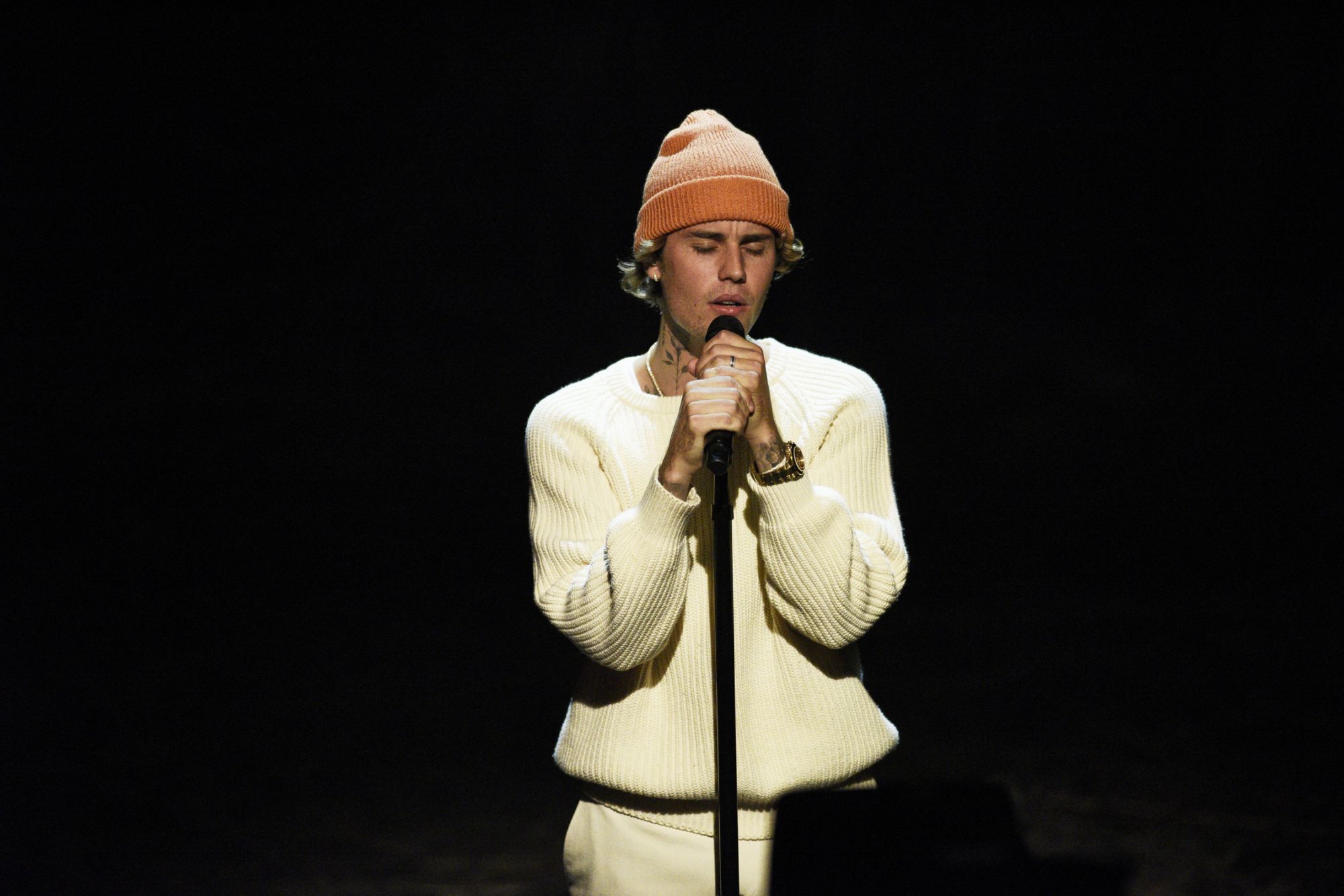 Justin Bieber durante apresentação. (Foto: Will Heath/NBC/NBCU Photo Bank via Getty Images)