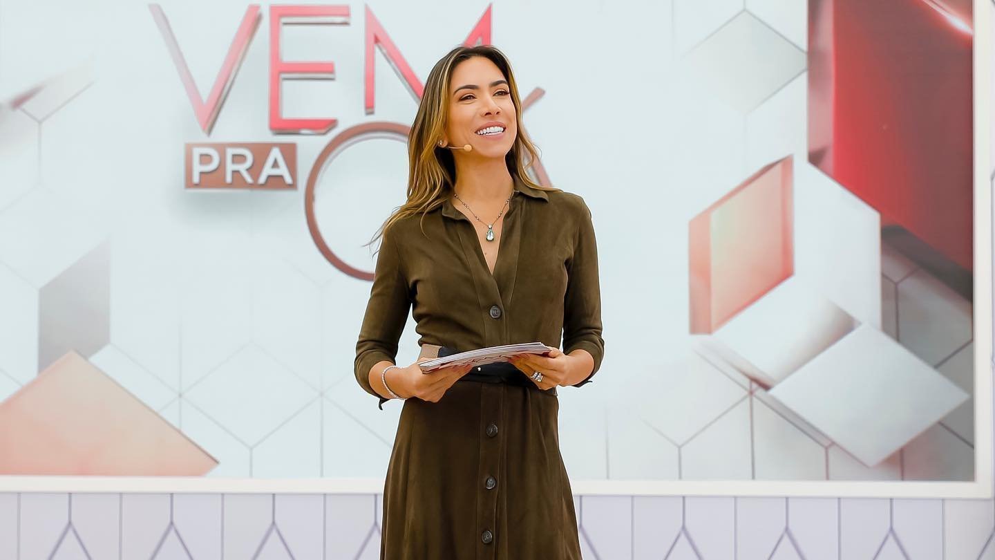 Patrícia Abravanel é apresentadora do "Vem Pra Cá". (Foto: Divulgação/SBT)