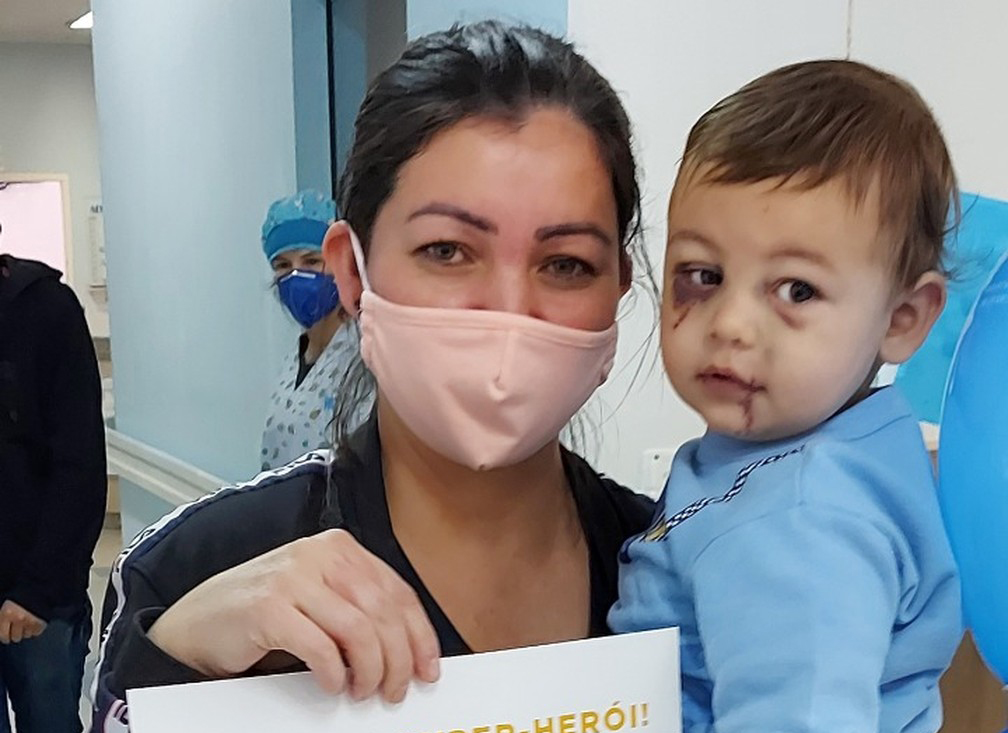 Único sobrevivente do ataque à creche em Saudades (SC) recebe alta no Dia das Mães. (Foto: Alcebíades Santos/HC)