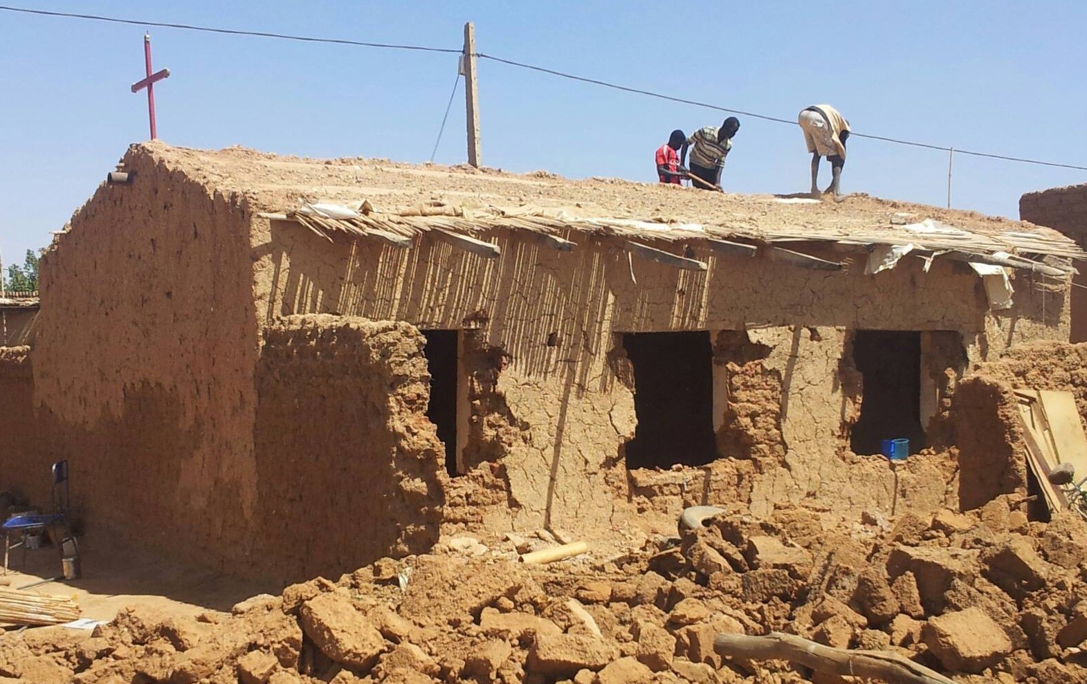 Igreja de Cristo Sudanesa sendo demolida em 2014. (Foto: Reprodução / Morning Star News)