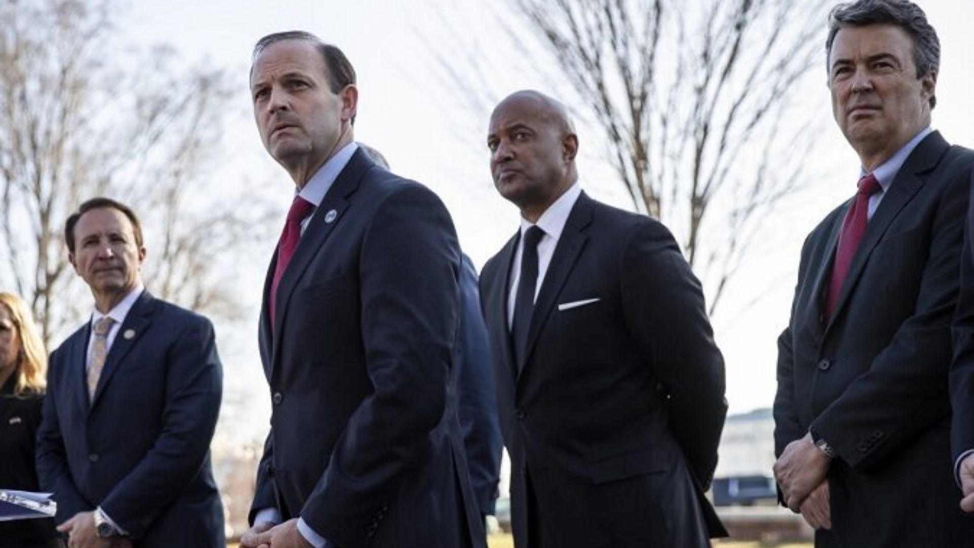 Da esquerda para a direita: Procurador-geral da Louisiana Jeff Landry, Procurador-geral da Carolina do Sul Alan Wilson, Procurador-geral Curtis Hill de Indiana e Procurador-geral do Alabama Steve Marshall, no Capitólio dos Estados Unidos, Washington, em 2