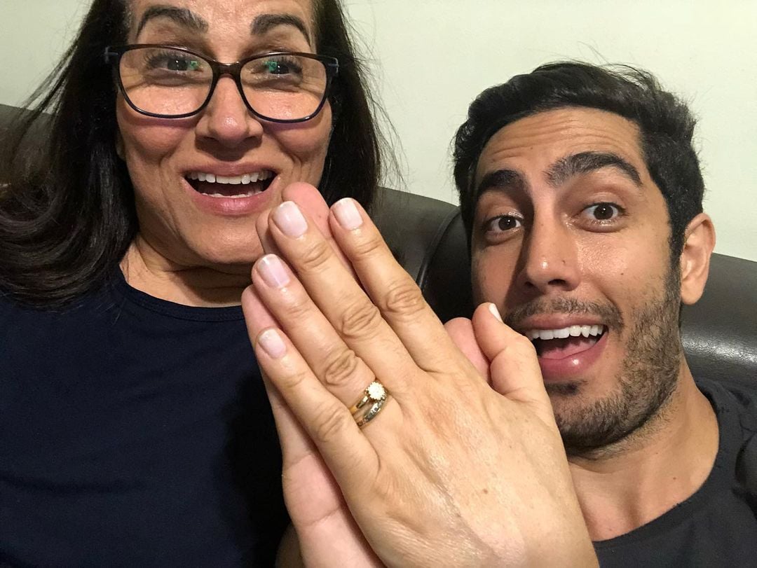 Jonathan Nemer e sua mãe, Sara Nemer. (Foto: Instagram/Jonathan Nemer)