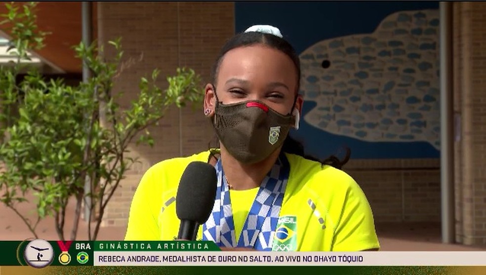 Rebeca Andrade em entrevista ao vivo durante participação no Oyaho. (Foto: SporTV)