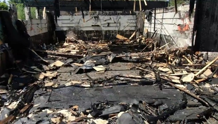 Igreja Ortodoxa Copta completamente destruída em incêndio criminoso. (Foto: Rene Beland / Timelapse Digital)