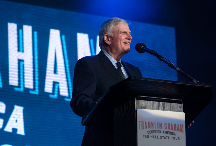 Franklin Graham durante pregação em Raleigh, na Carolina do Norte. (Foto: Billy Graham Evangelistic Association)