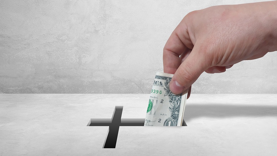 Estudo mostra que evangélicos não são tão engajados nas ofertas como deveriam. (Foto: MaxPixel)