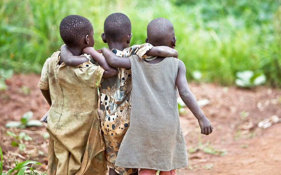 Imagem ilustrativa de crianças no norte de Uganda. (Foto: Alan Whelan/Creative Commons)