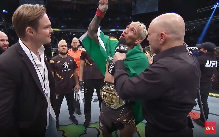 Charles do Bronx agradeceu a Deus no octógono. (Foto: Captura de tela/YouTube/UFC Brasil)