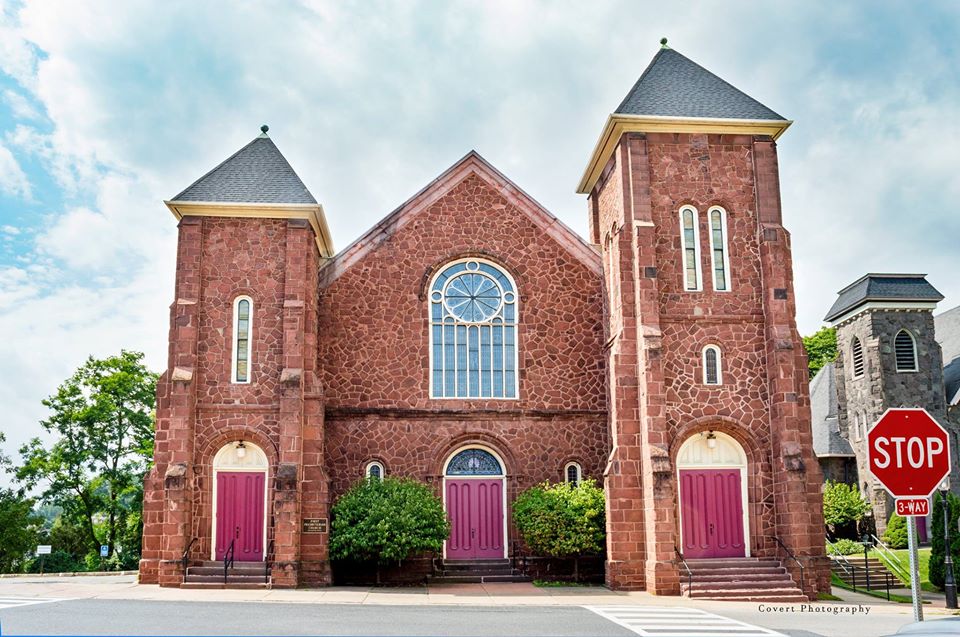  A Primeira Igreja Presbiteriana de Bellefonte foi inaugurada em 1800, na Pensilvânia. (Foto: Facebook/First Presbyterian Church of Bellefonte).