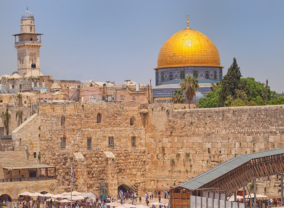 Cúpula da Rocha e Muro das Lamentações, Monte do Templo, Jerusalém. (Foto: Ray in Manila / Flickr)