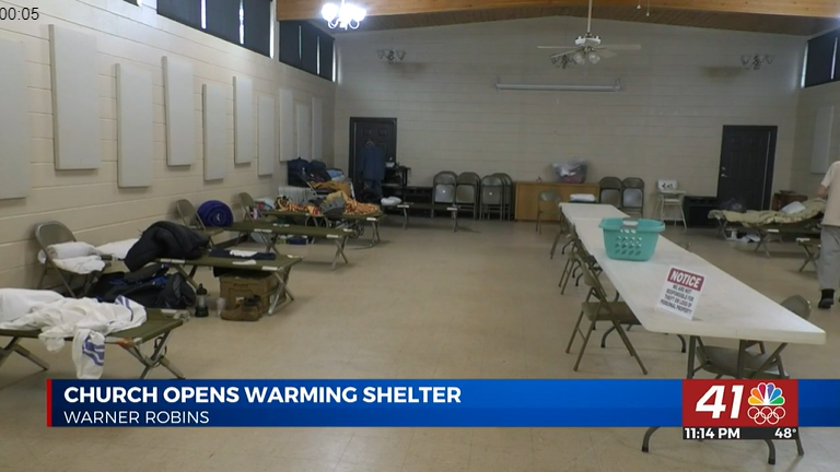 Igreja transforma seu salão social em abrigo para sem-tetos durante inverno nos EUA