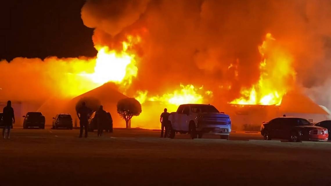 A Igreja Douglas Christian Fellowship foi completamente destruída por um incêndio. (Foto: Reprodução/Facebook/Timmy Stone)
