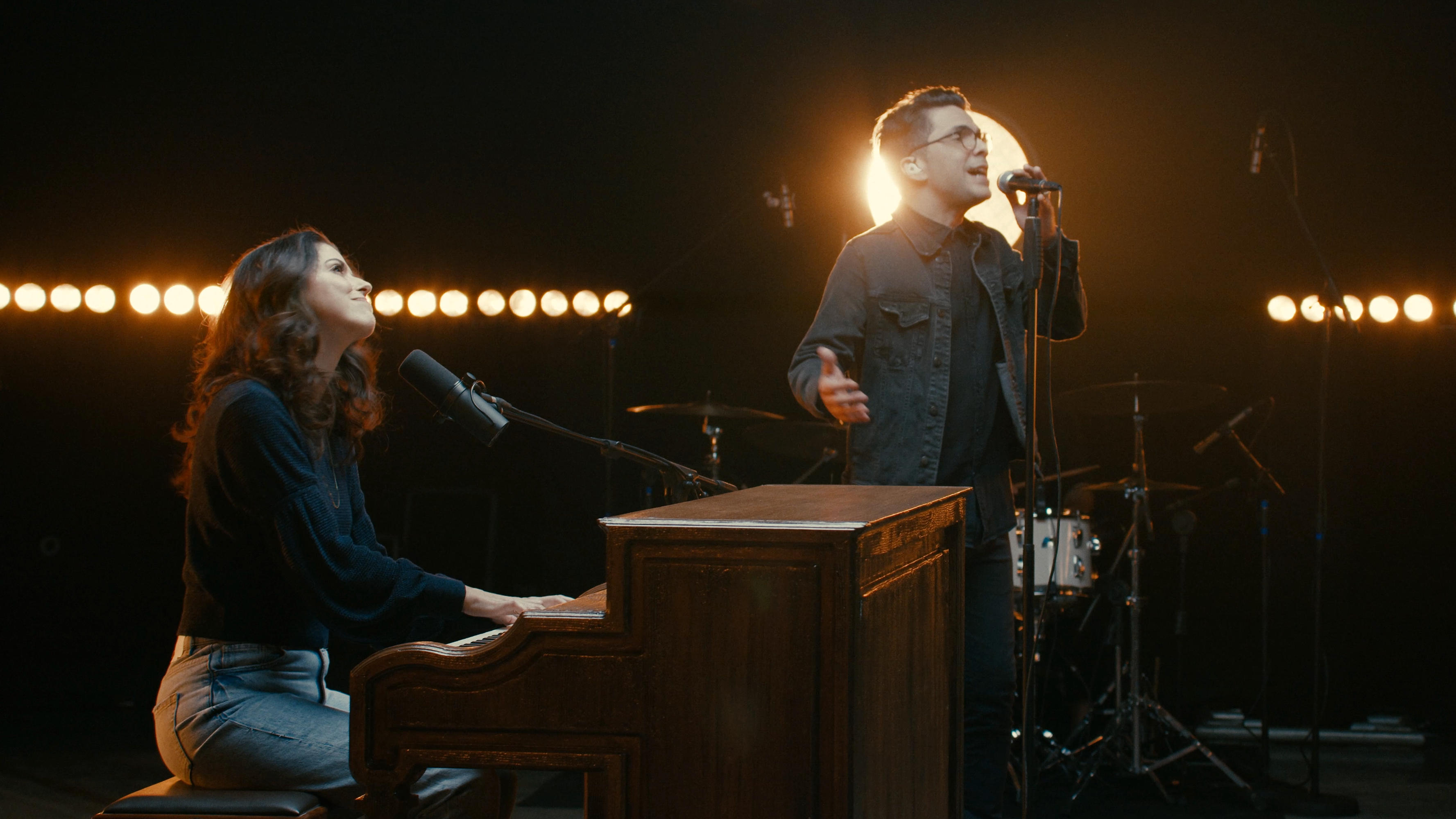 Rachel Novaes e Paulo César Baruk cantam sobre o amor de Deus em novo single