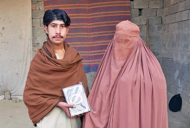  Rehan, de 17 anos, conheceu o Evangelho através de um missionário. (Foto: Mission Network News).
