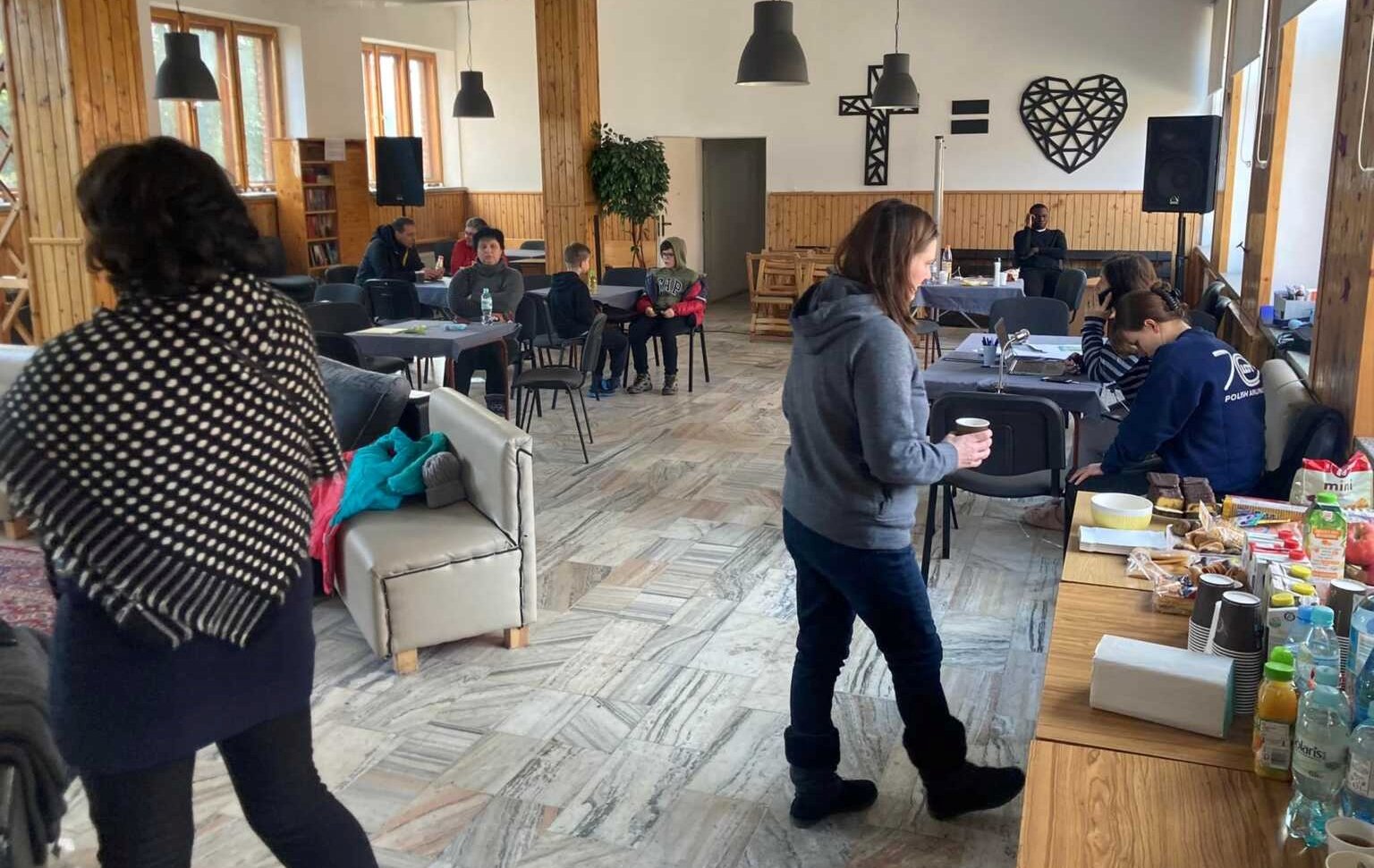 Os cristãos nas igrejas batistas polonesas trabalham em turnos para estarem prontos para receber refugiados 24 horas por dia. (Foto: cortesia da Igreja Batista Chelm, IMB)