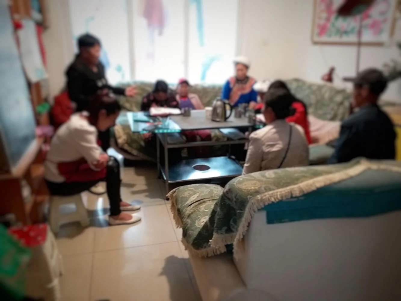 Cinco membros da Divine Love Fellowship foram mantidos em prisão domiciliar. (Foto: Portas Abertas). 