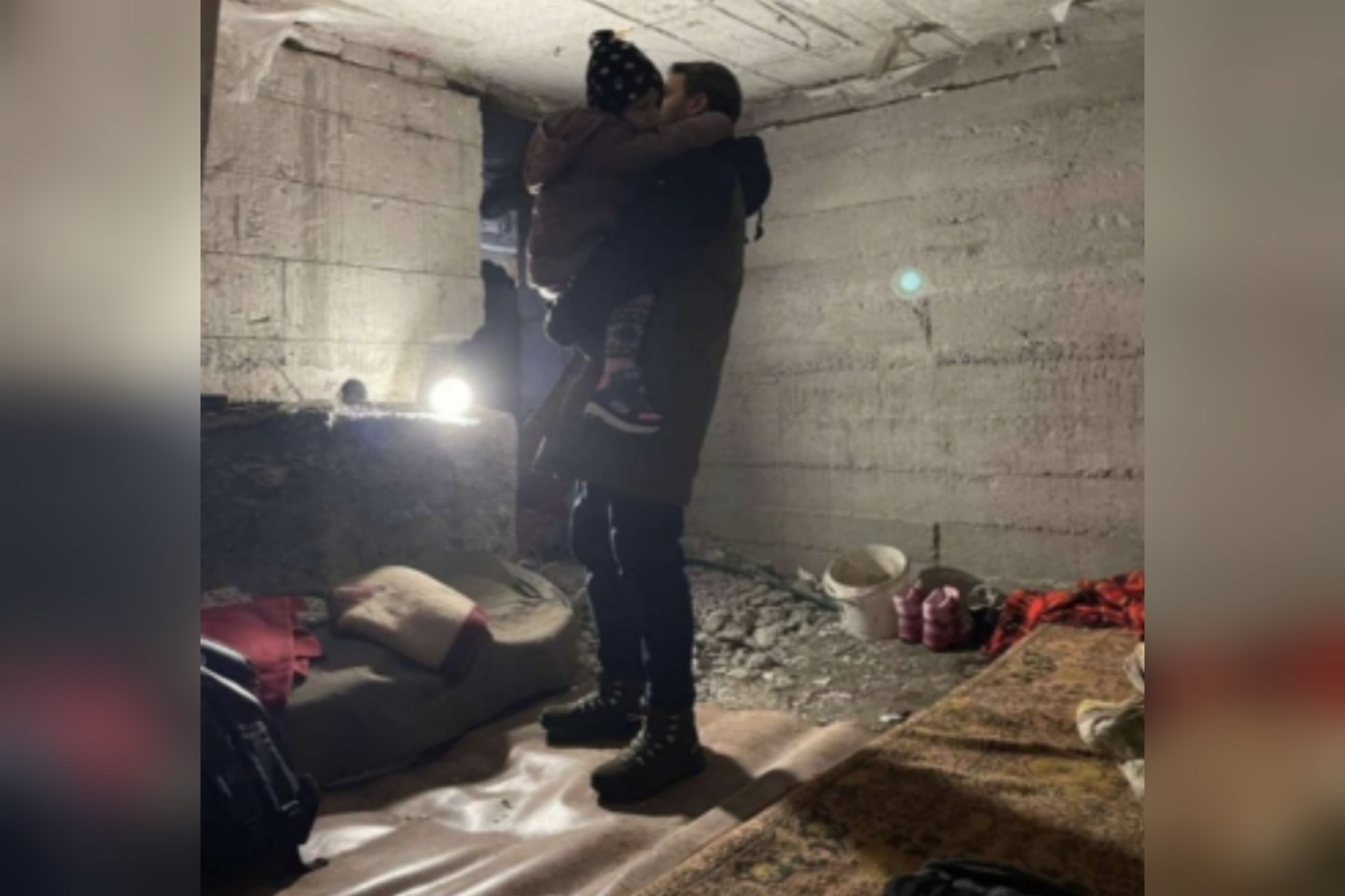  A garagem subterrânea tem sido usada como abrigo antiaéreo. (Foto: Send Internacional).