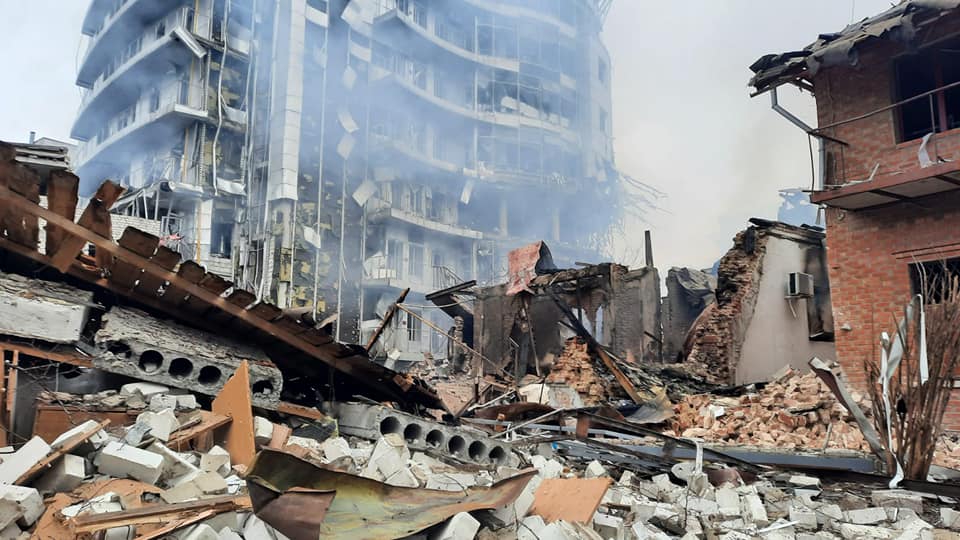 Destruição em Kharkiv Oblast após bombardeio russo durante a invasão russa da Ucrânia. (Imagem: Serviço Estadual de Emergência da Ucrânia / Creative Commons CC BY 4.0)