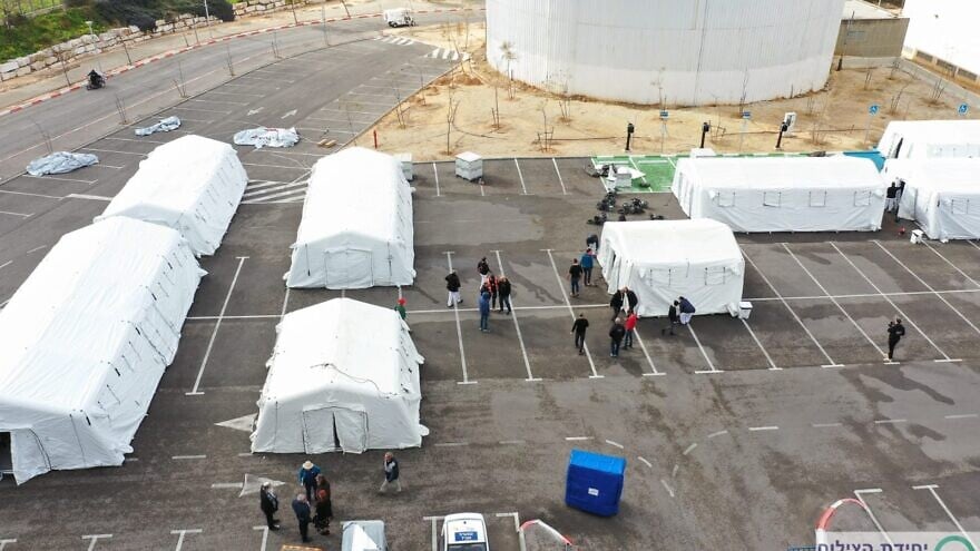 Israel prepara um hospital de campanha que será transportado à Ucrânia. (Foto: Sheba Medical Center).