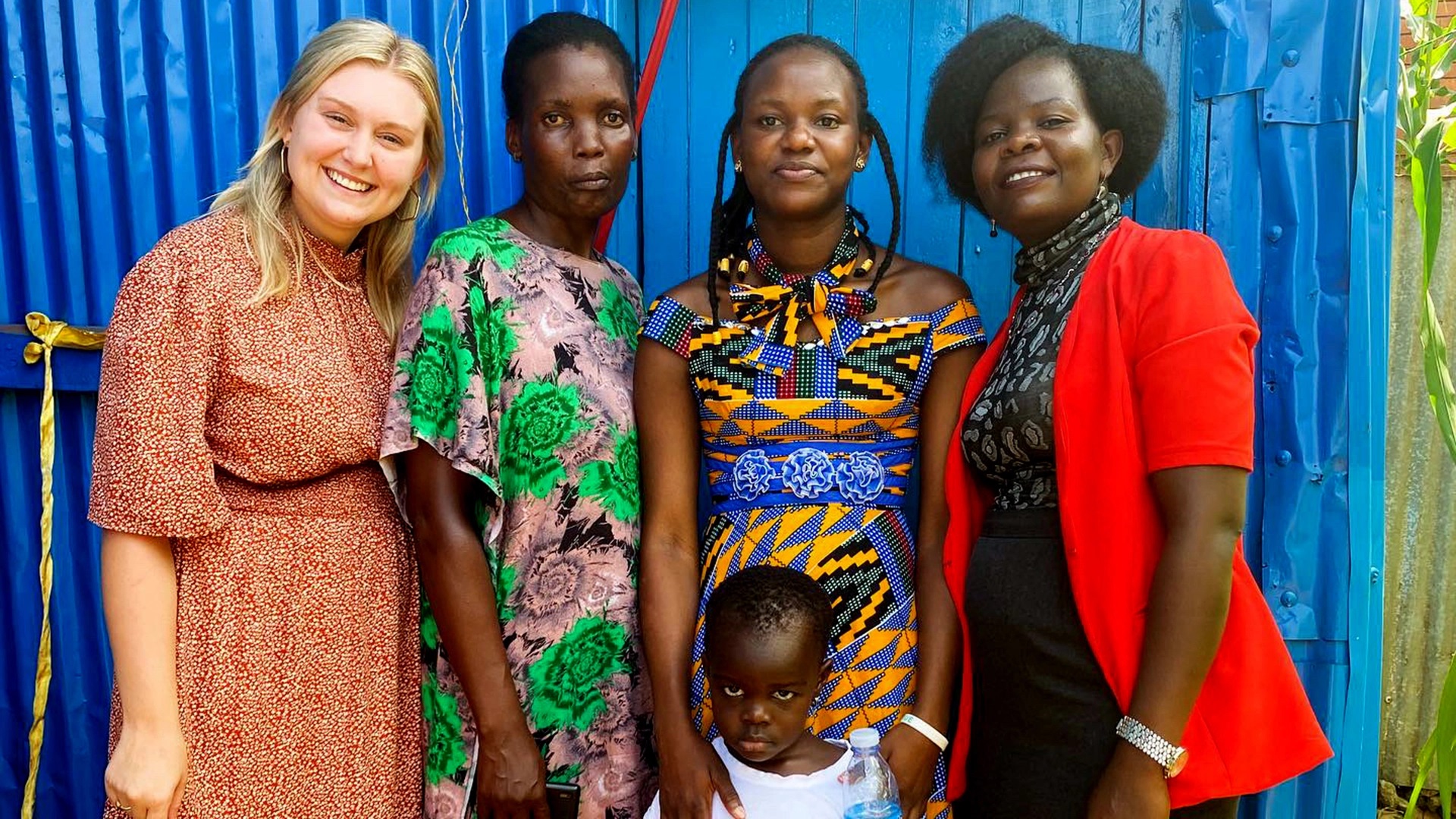 A missionária Allie White, da IMB, ministra mulheres que trabalham em bordéis em favelas em Kampala, Uganda. (Foto: Reprodução / IMB)