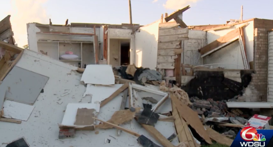 A casa da família Diaz em St. Bernard Parish ficou completamente destruída. (Captura de tela WDSU)